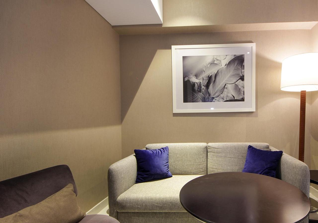 Modern Living Damac With Balcony & Waterfront Views Dubai