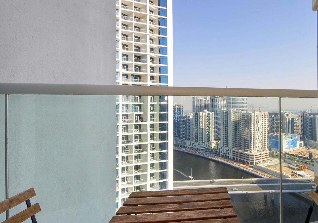 Modern Living Damac With Balcony & Waterfront Views Apartment *