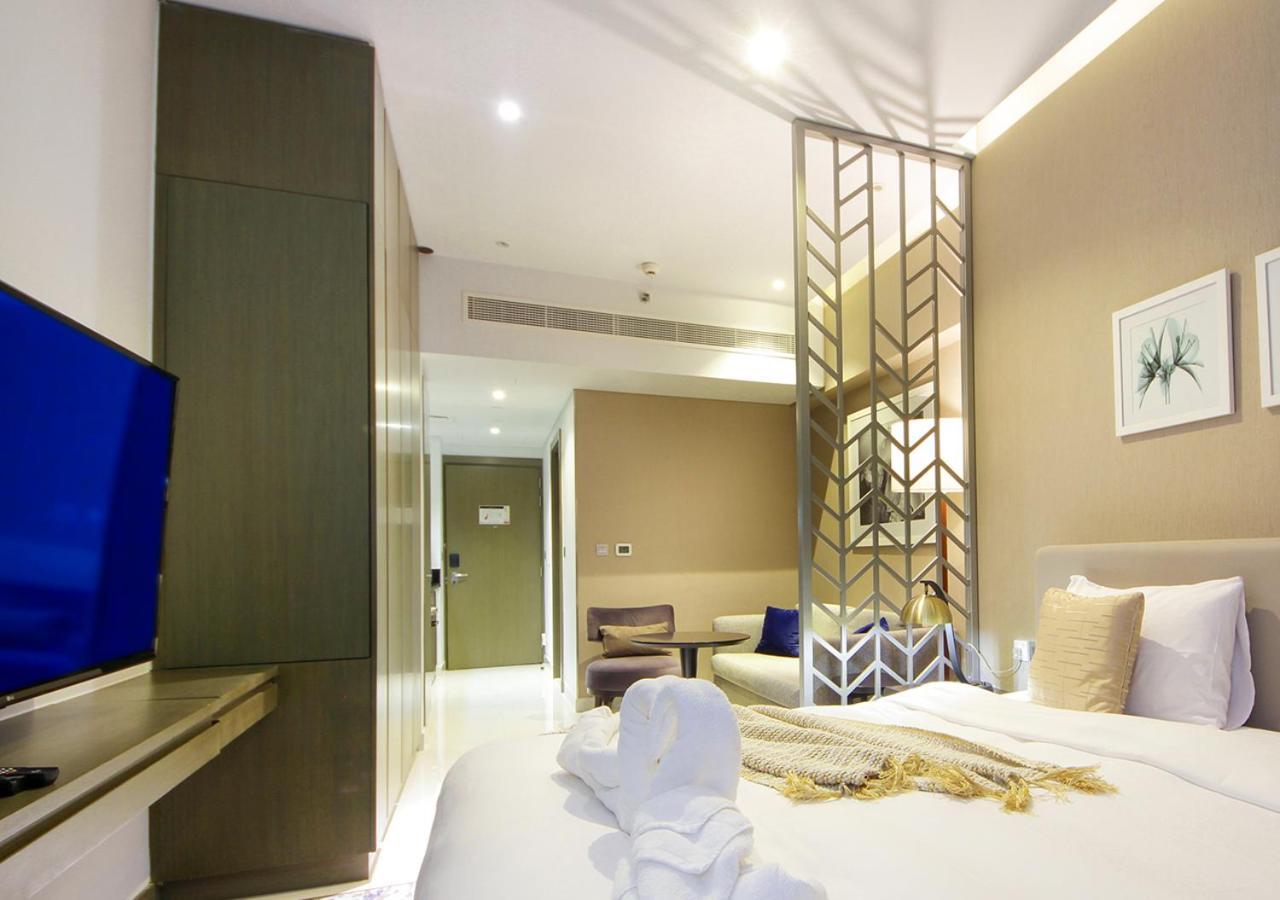 Modern Living Damac With Balcony & Waterfront Views * Dubai