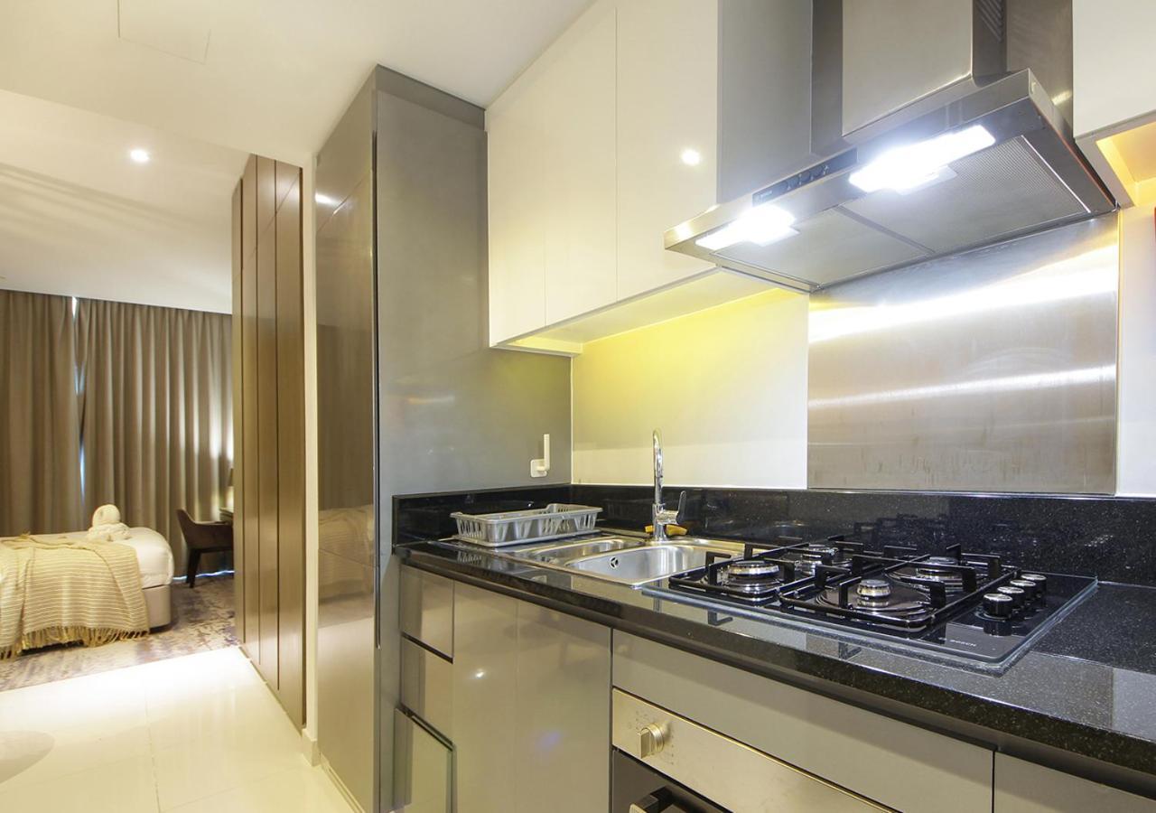 Modern Living Damac With Balcony & Waterfront Views Apartment Dubai