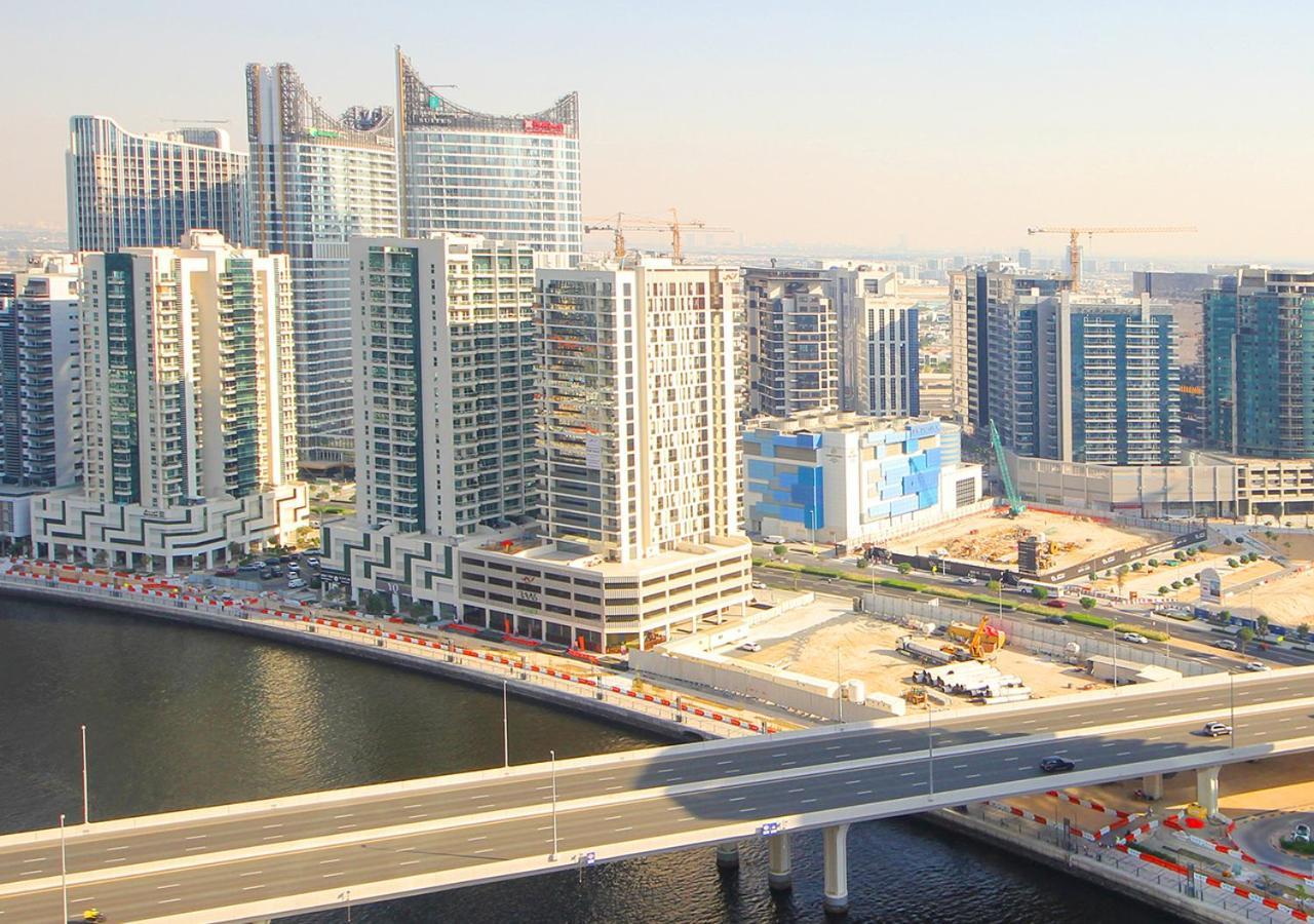 Modern Living Damac With Balcony & Waterfront Views Dubai