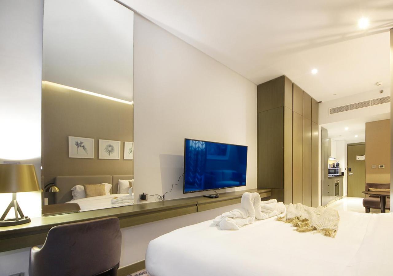 Apartment Modern Living Damac With Balcony & Waterfront Views