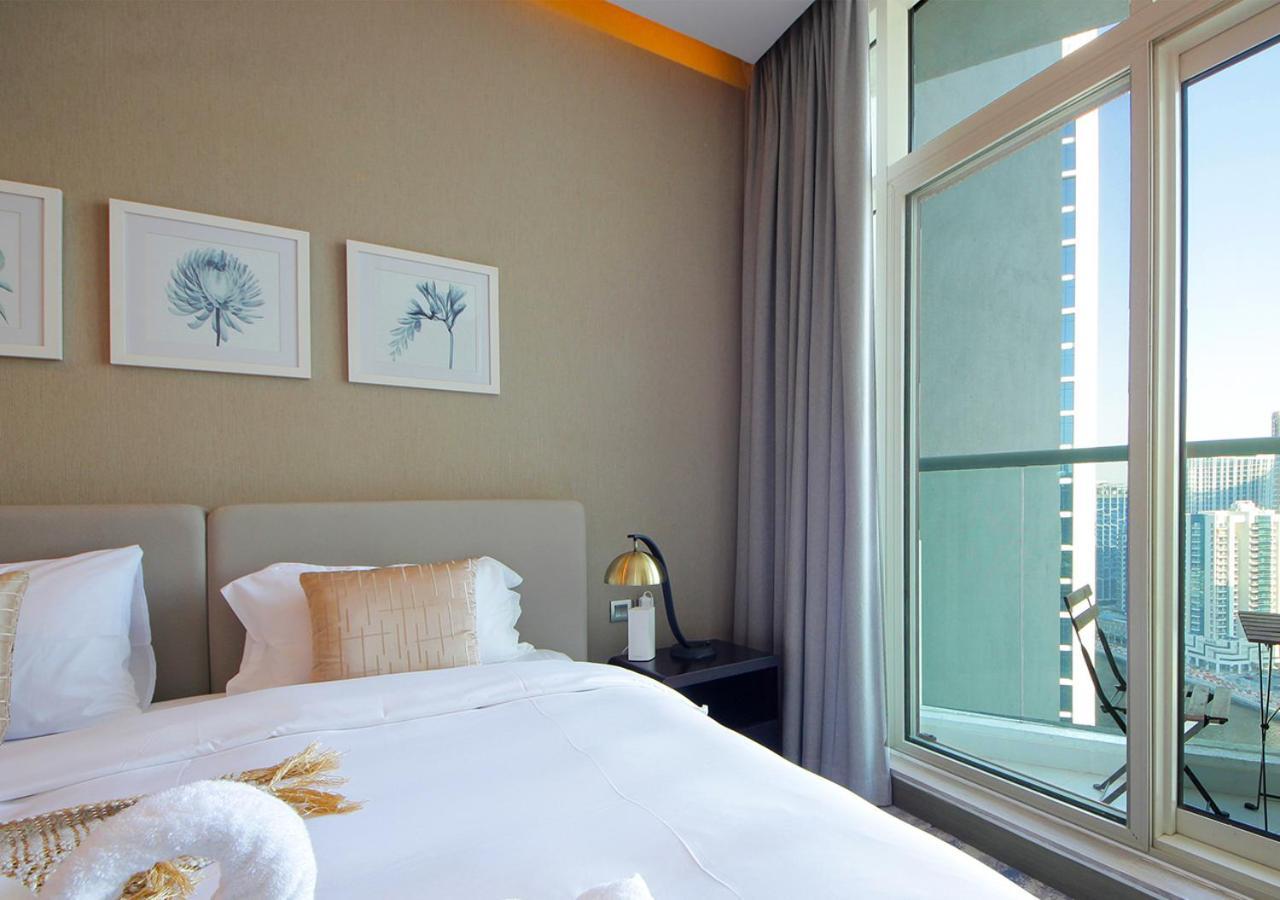 Apartment Modern Living Damac With Balcony & Waterfront Views *