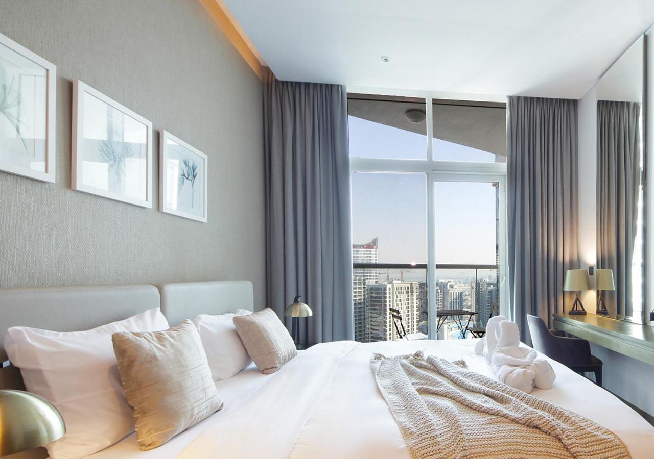 Apartment Modern Living Damac With Balcony & Waterfront Views