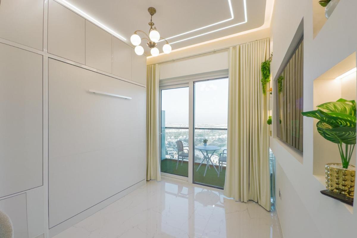 Apartment Designer 1br I Golf View I Comfortably Sleeps 4 Dubai