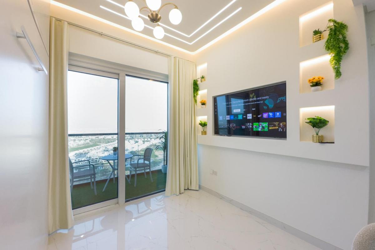 Apartment Designer 1br I Golf View I Comfortably Sleeps 4 Dubai
