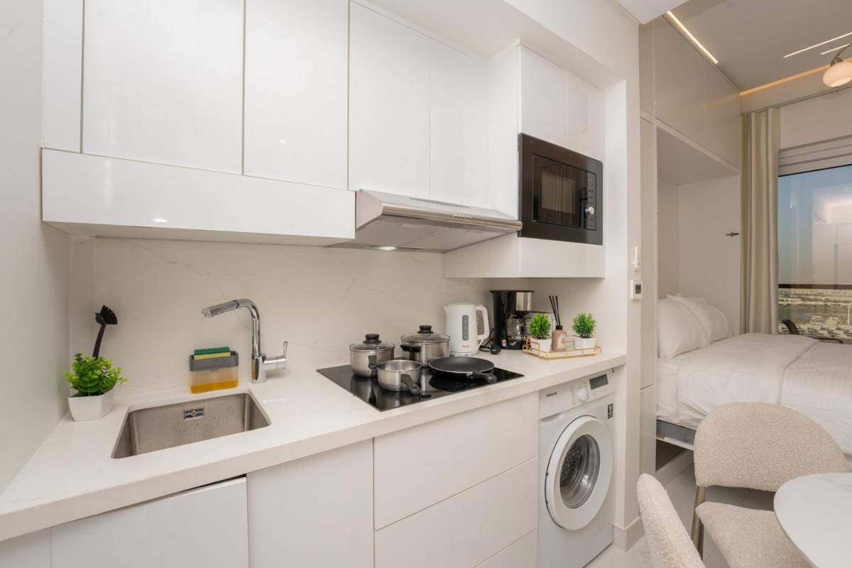 Designer 1br I Golf View I Comfortably Sleeps 4 * Dubai