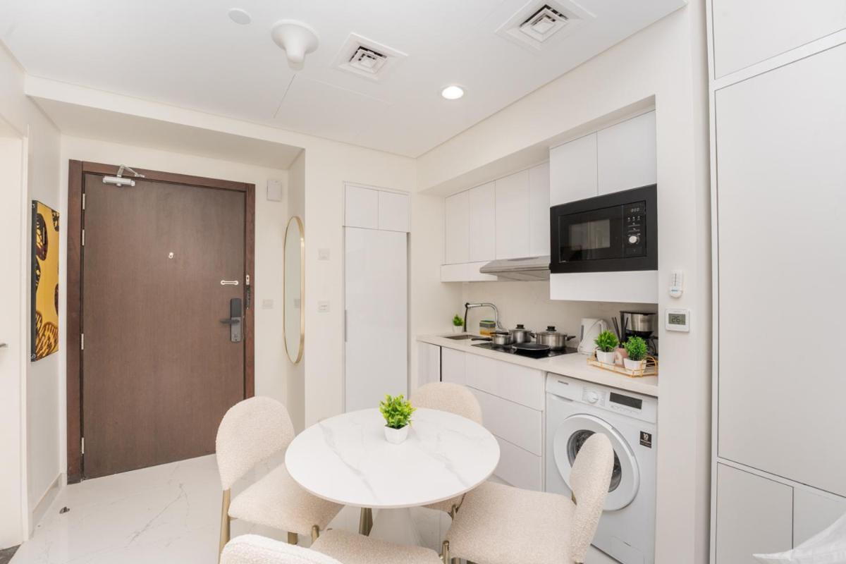 Apartment Designer 1br I Golf View I Comfortably Sleeps 4 Dubai