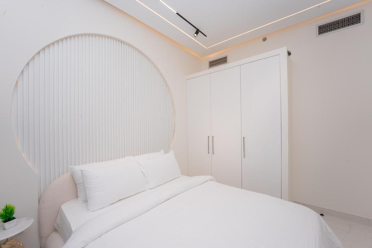 Designer 1br I Golf View I Comfortably Sleeps 4 Apartment Dubai