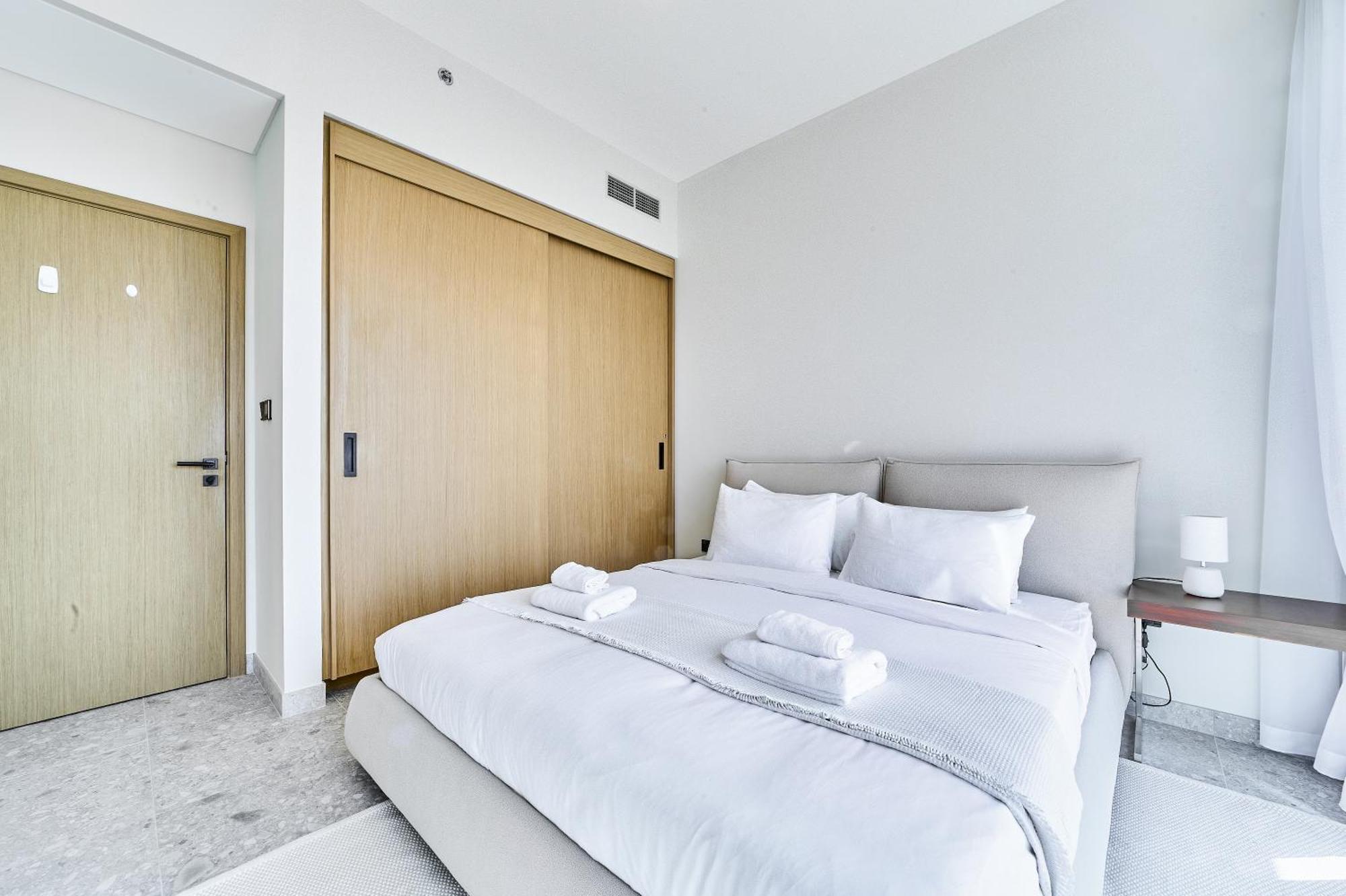 Golf 2br Luxury In Hills Apartment Dubai