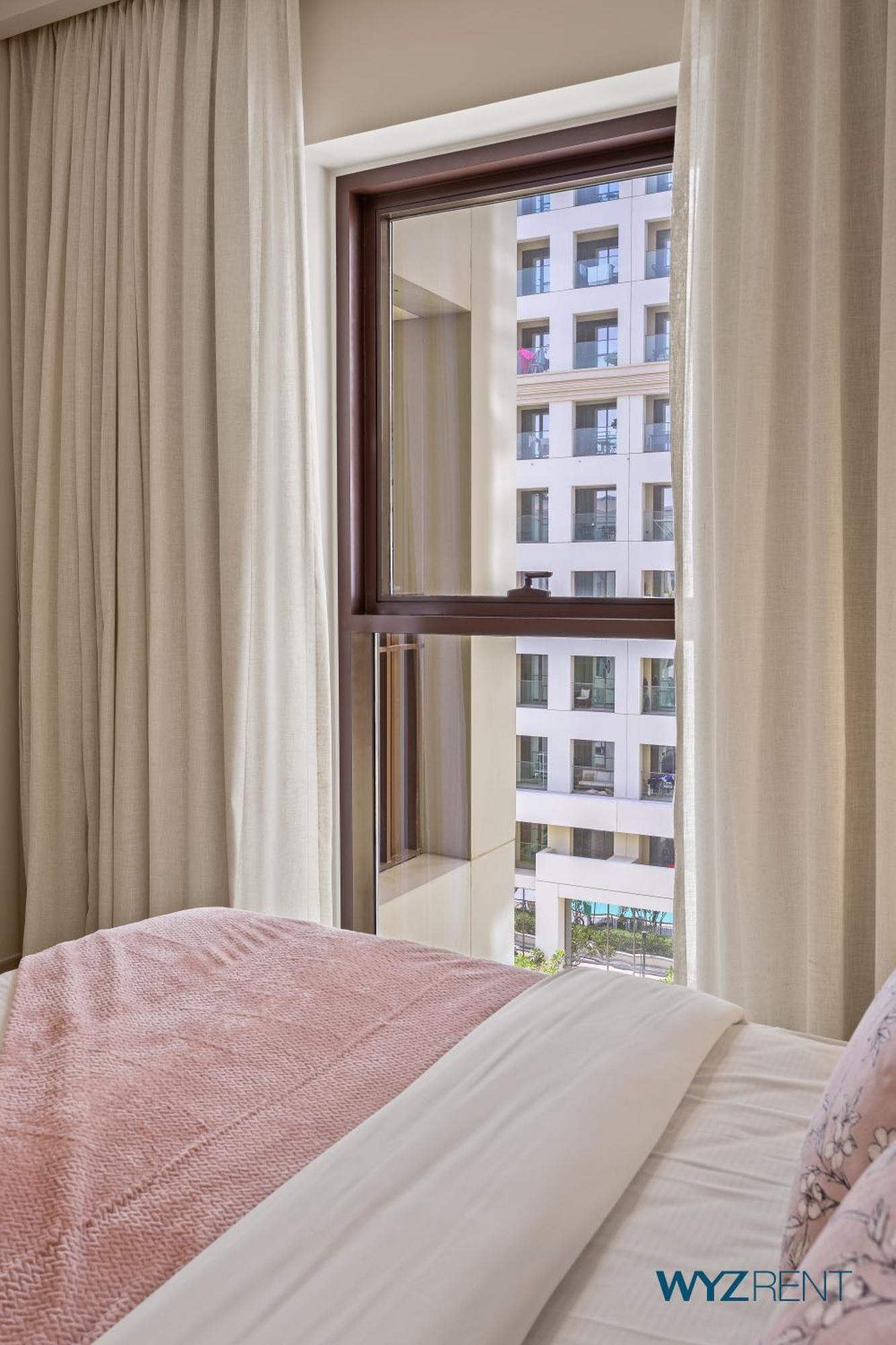 Apartment Pink Panther Soft Glam 1br In Surf 2-creek