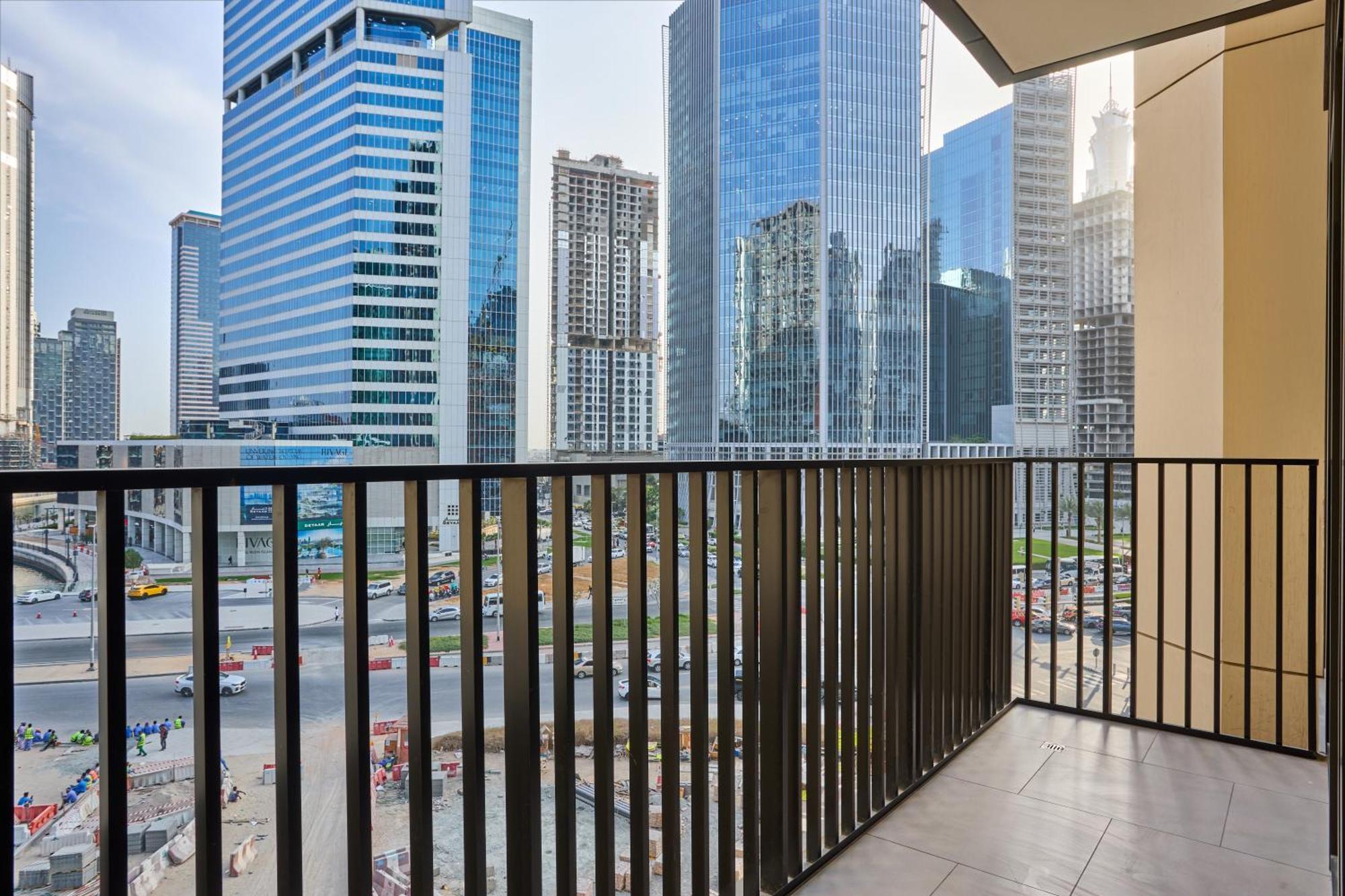 Bright And Modern In Business Bay With Two Balconies, Pool, Gym, Free Parking And Self Check In, Sleeps Up To Four, By Stayfinity Apartment Dubai