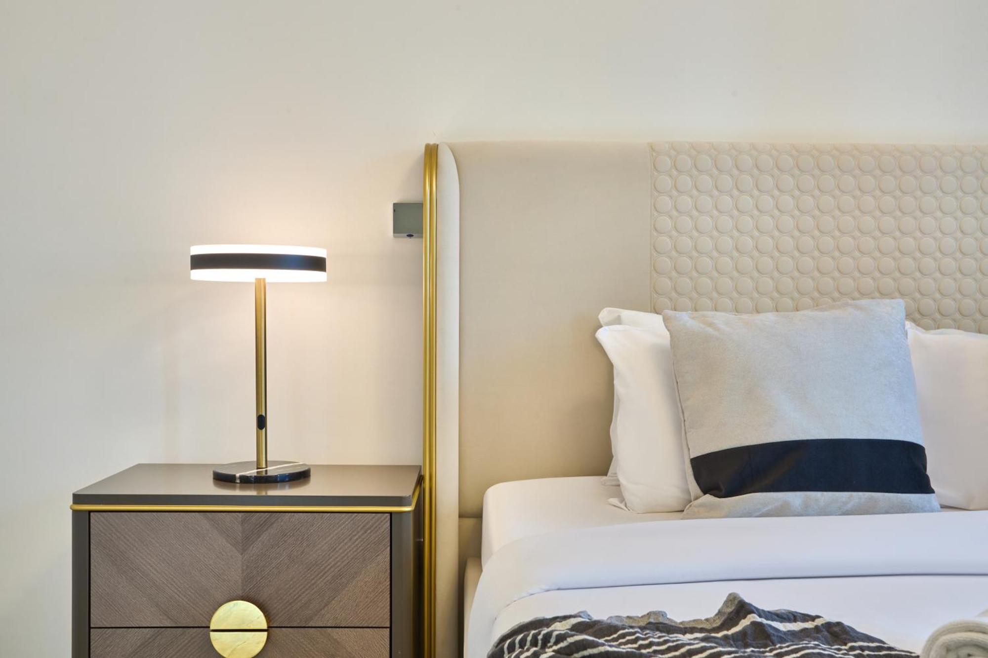 Bright And Modern In Business Bay With Two Balconies, Pool, Gym, Free Parking And Self Check In, Sleeps Up To Four, By Stayfinity *