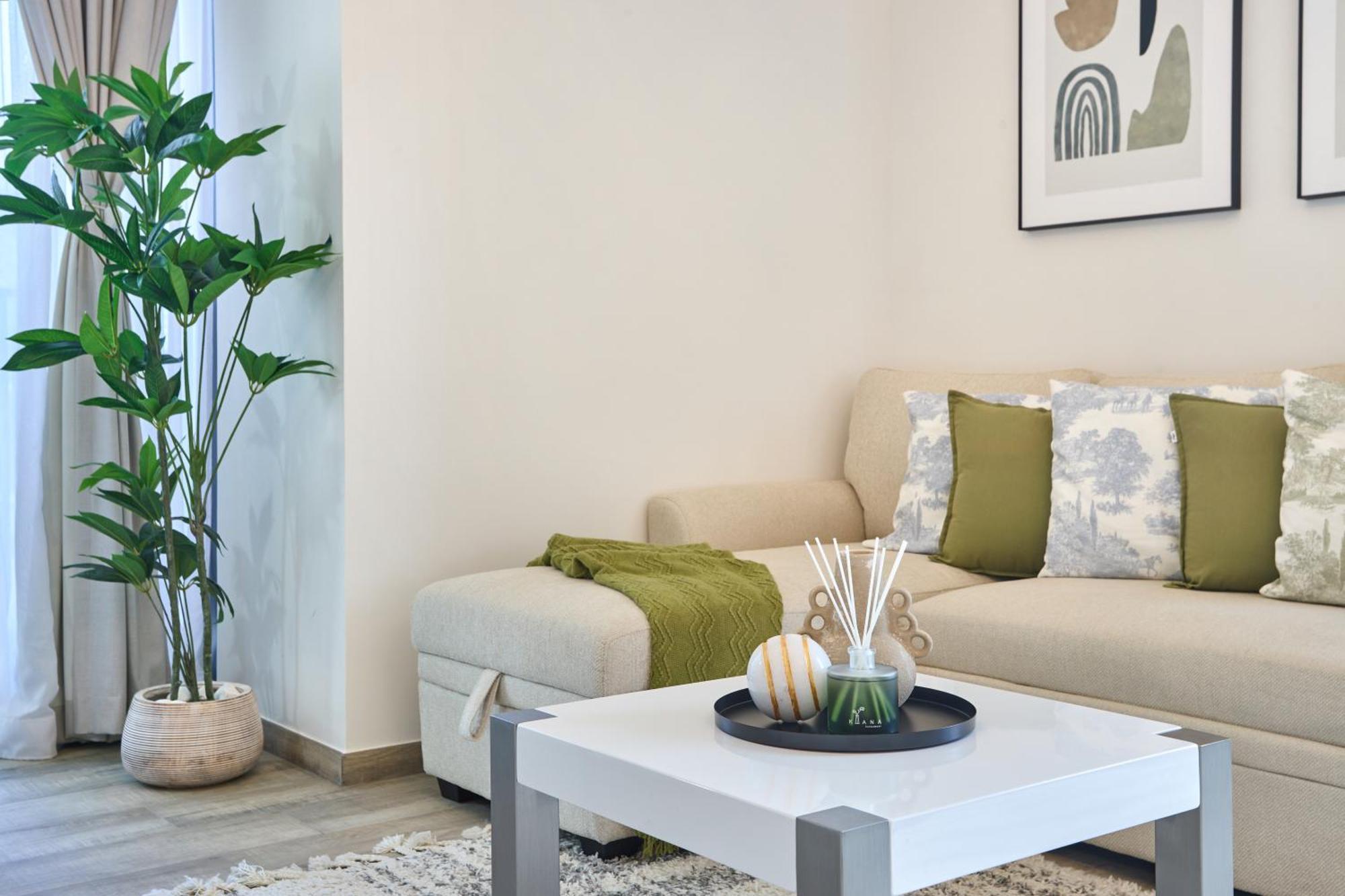 Apartment Bright And Modern In Business Bay With Two Balconies, Pool, Gym, Free Parking And Self Check In, Sleeps Up To Four, By Stayfinity