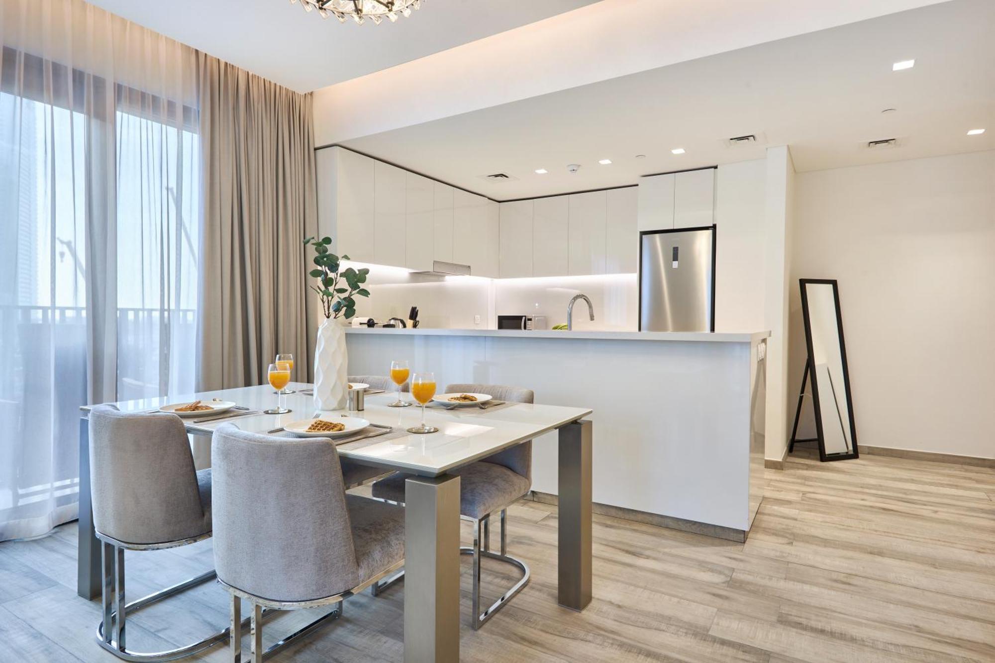 Bright And Modern In Business Bay With Two Balconies, Pool, Gym, Free Parking And Self Check In, Sleeps Up To Four, By Stayfinity