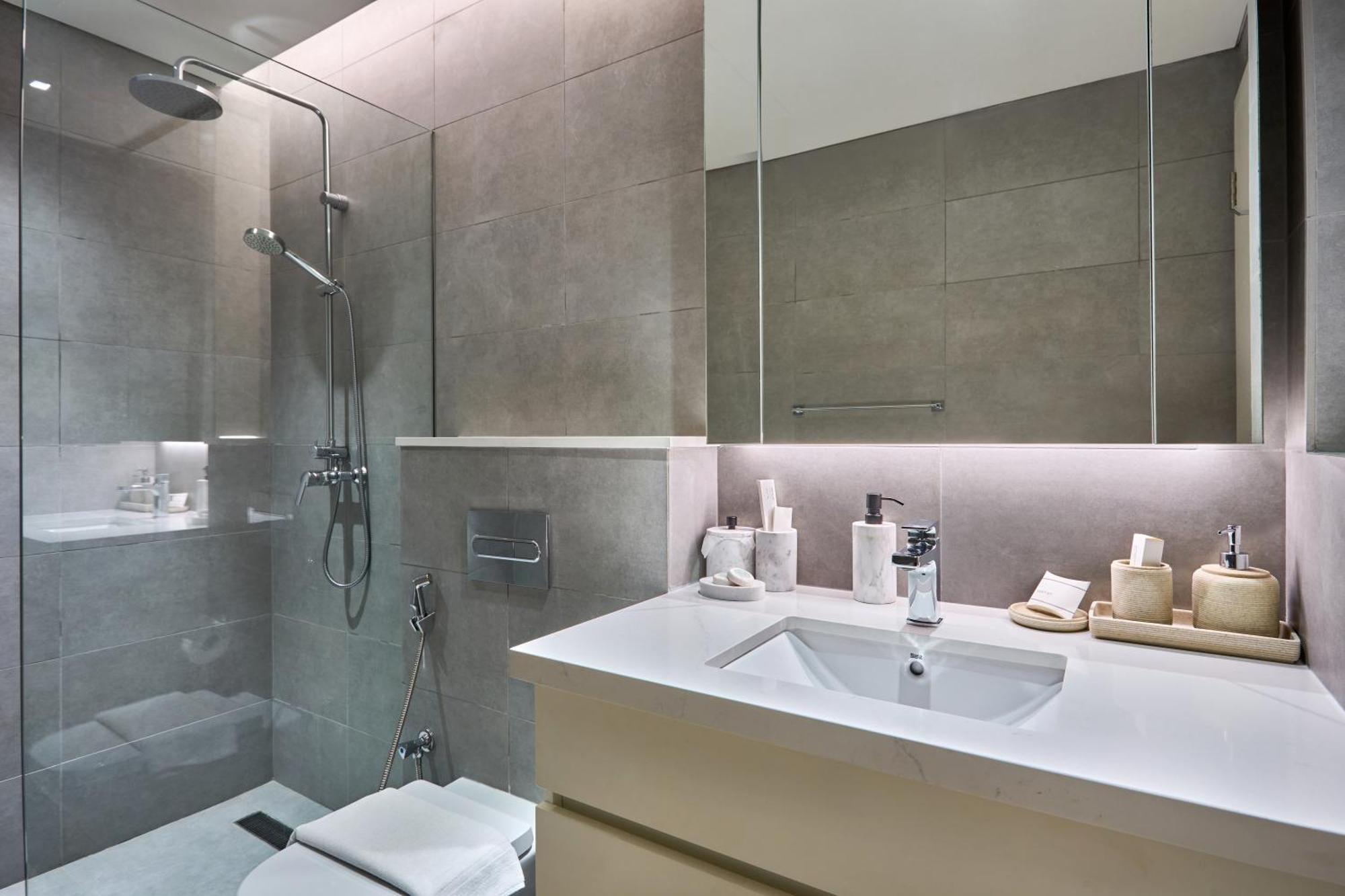 Bright And Modern In Business Bay With Two Balconies, Pool, Gym, Free Parking And Self Check In, Sleeps Up To Four, By Stayfinity Apartment *