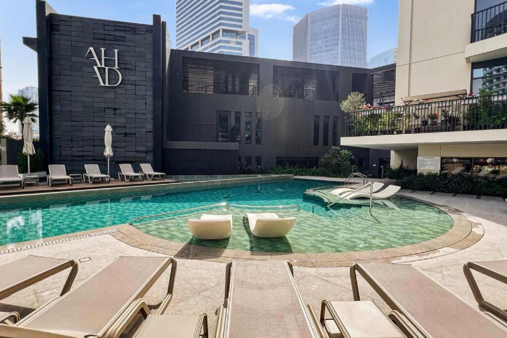 Bright And Modern In Business Bay With Two Balconies, Pool, Gym, Free Parking And Self Check In, Sleeps Up To Four, By Stayfinity Apartment *