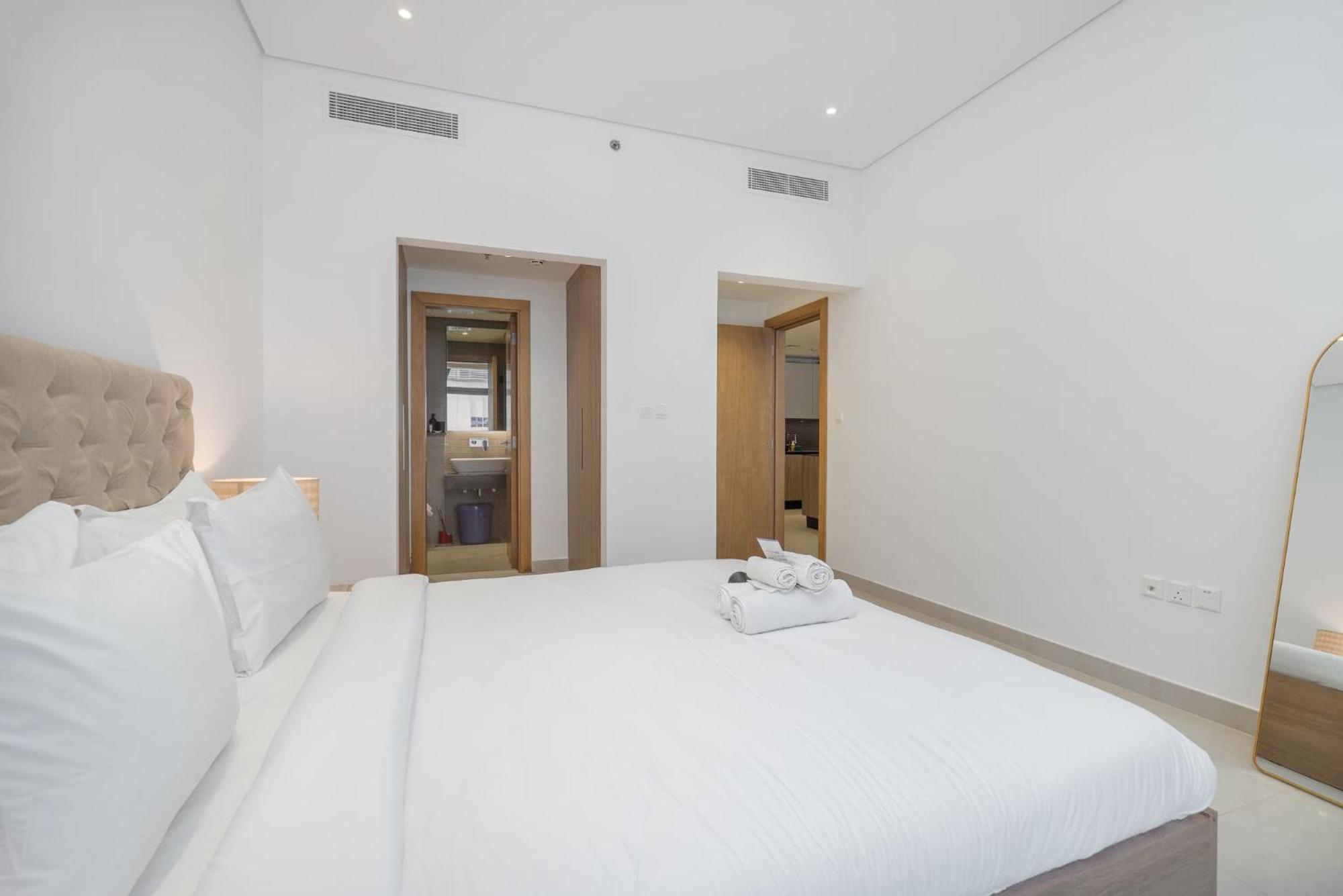 Lovely And Spacious 1 Bedroom In Divine Residences *