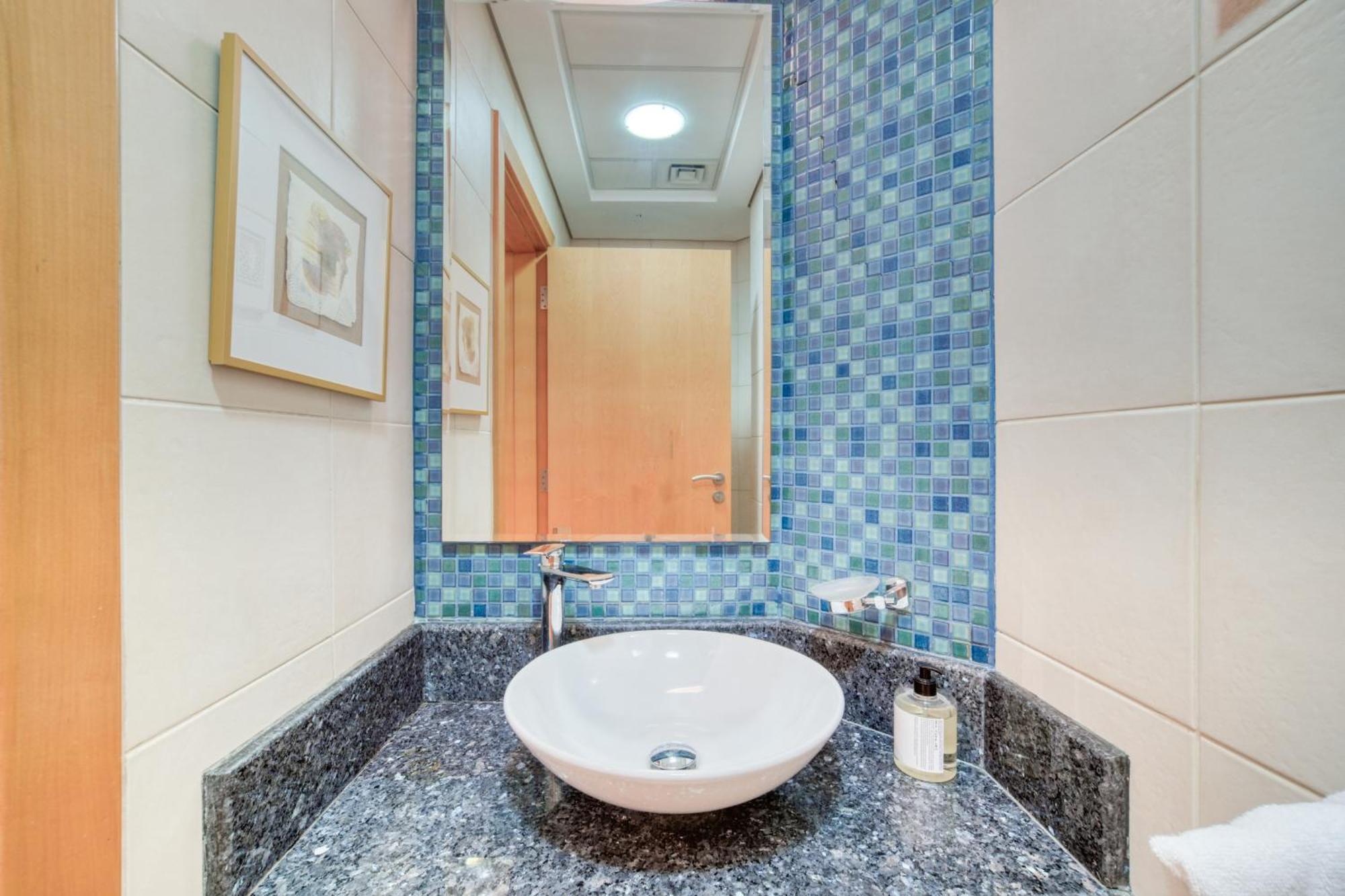 Apartment Shoreline 14, Al Hallawi Palm Jumeirah - Mint