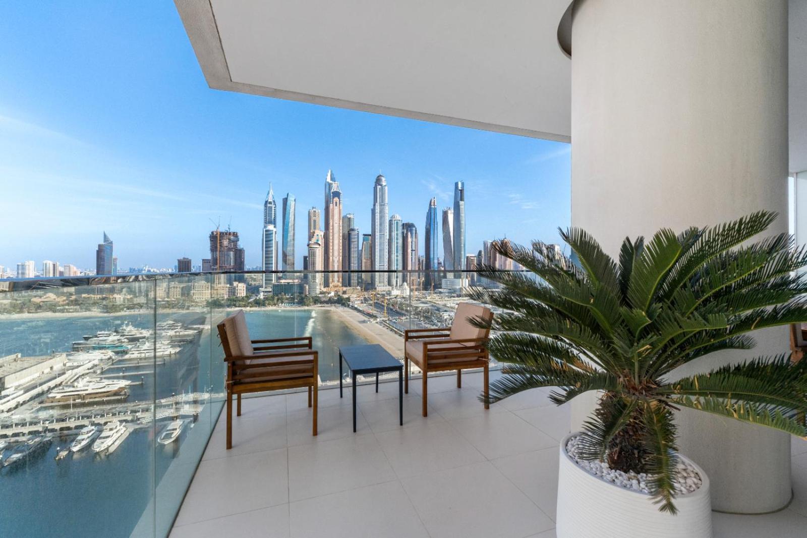 Apartment Full Sea View & Skyline - 4br Lux Beachfront