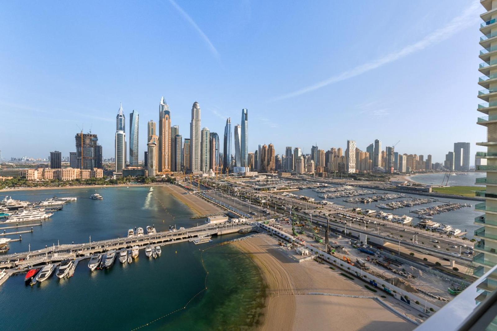 Apartment Full Sea View & Skyline - 4br Lux Beachfront