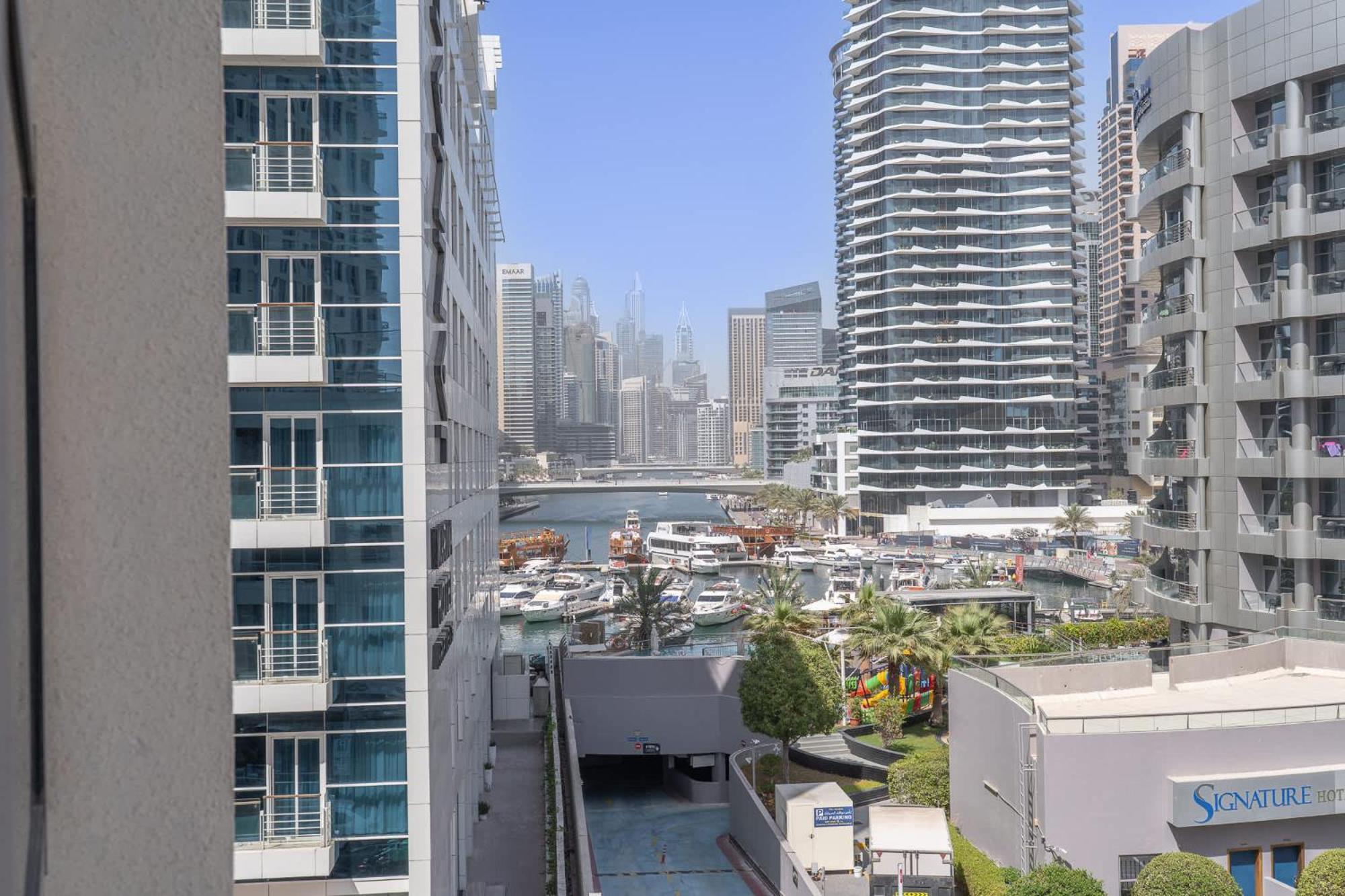 Lovely And Spacious 1br In Dec Tower Near Marina Walk Apartment
