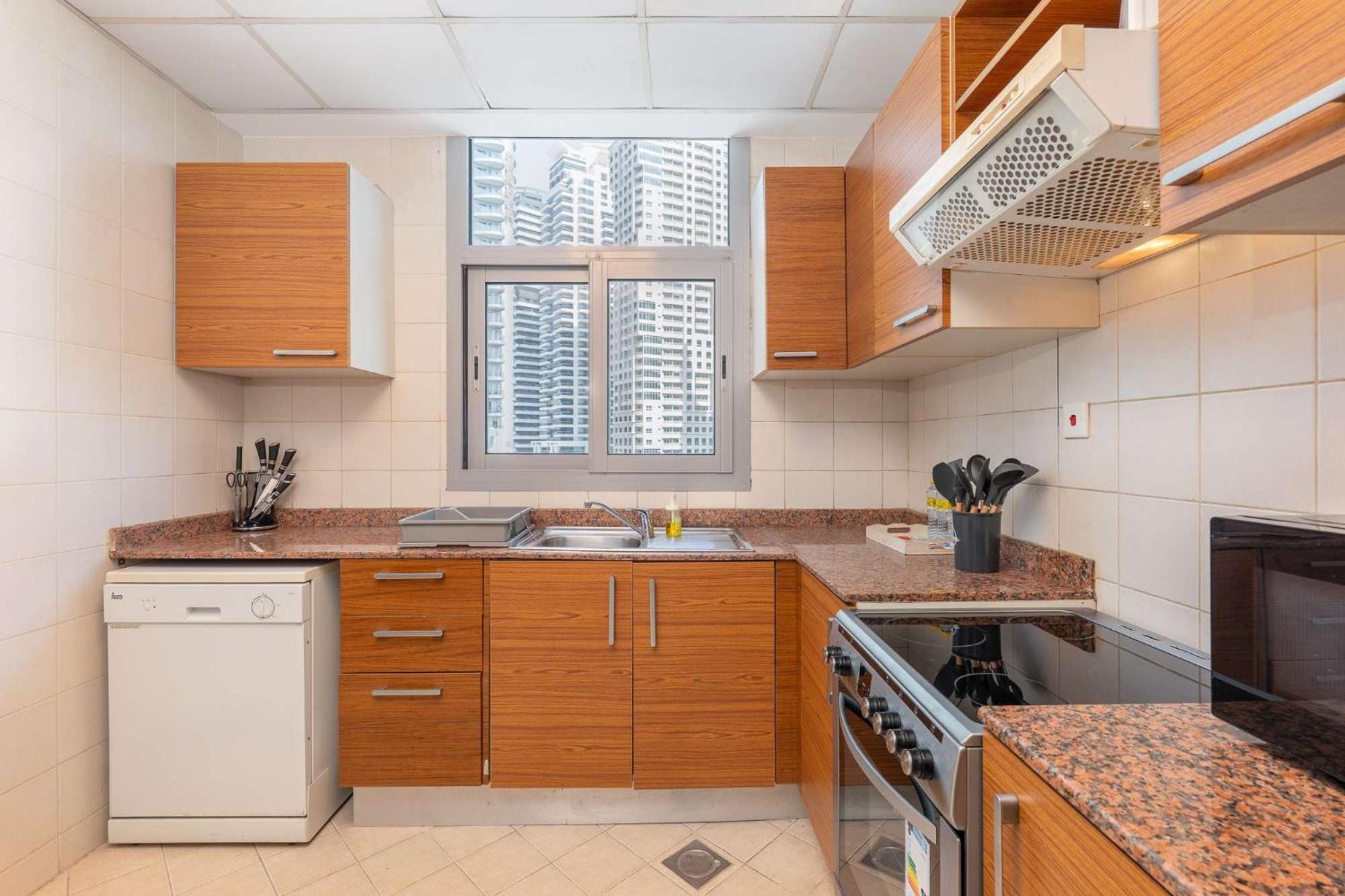 Lovely And Spacious 1br In Dec Tower Near Marina Walk Dubai