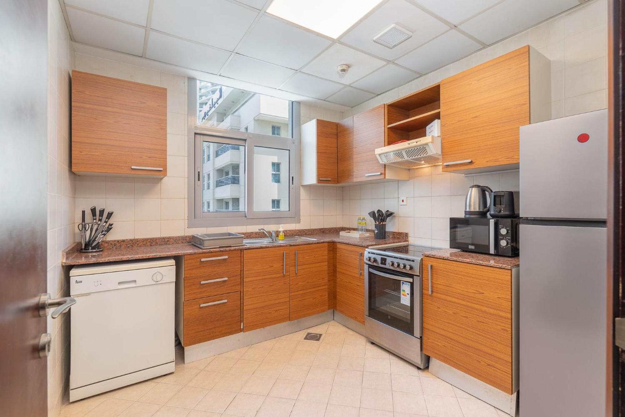 Lovely And Spacious 1br In Dec Tower Near Marina Walk Apartment *