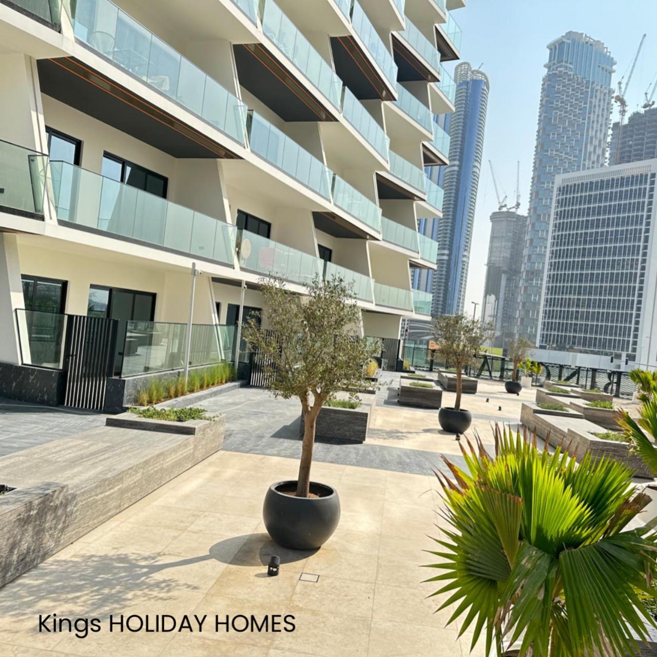 Binghatti Canal With Private Jacuzzi Burj Khalifa View Kings Guest house *