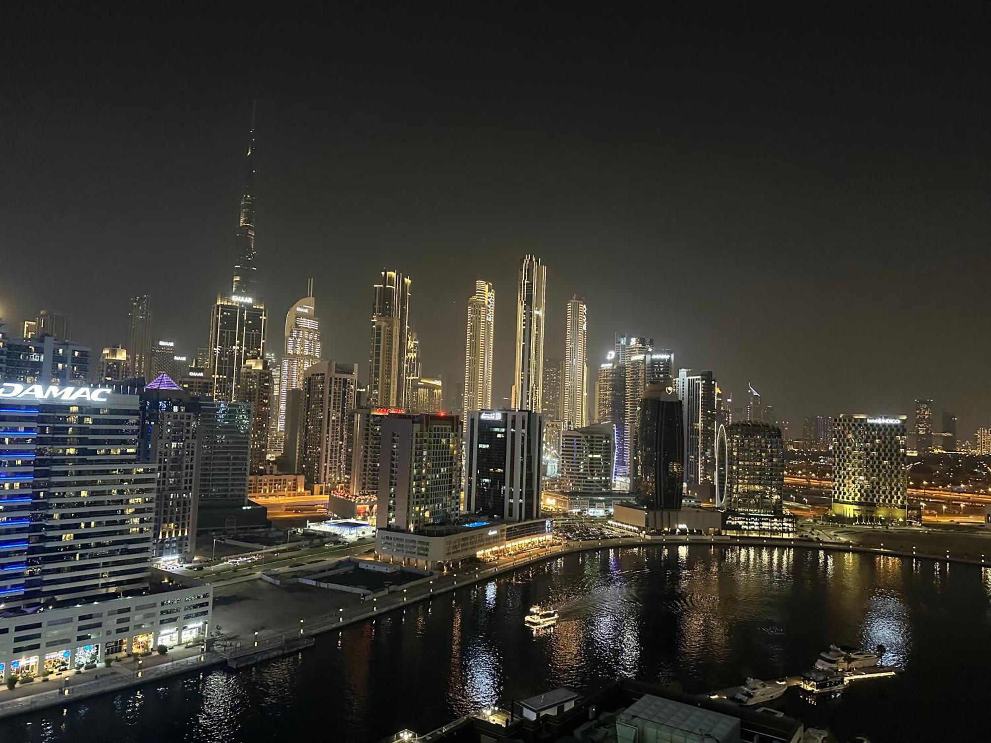 Binghatti Canal With Private Jacuzzi Burj Khalifa View Kings Guest house *
