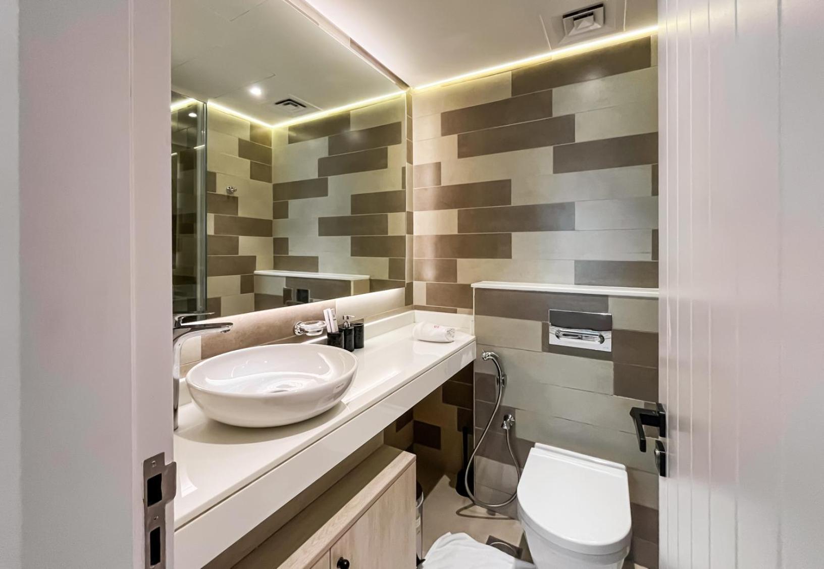 Livbnb-upgraded Urbanchic 1br With Balcony Apartment