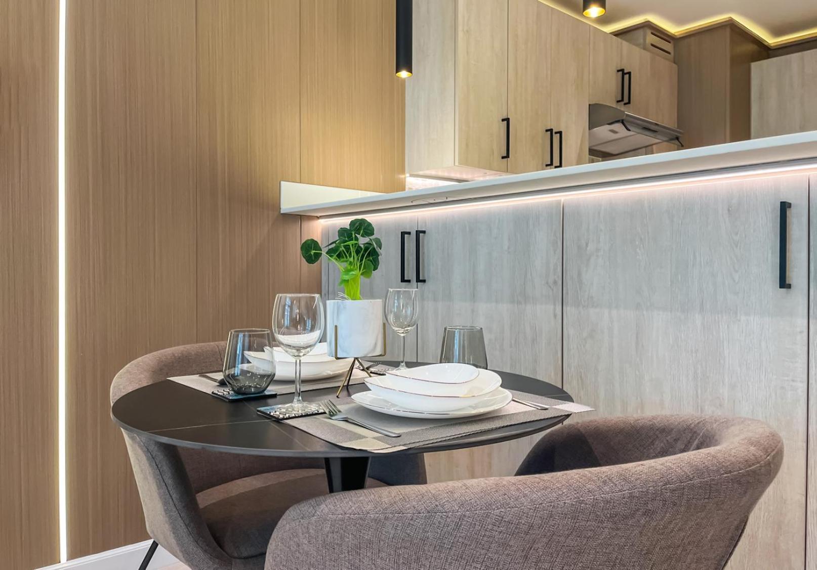 Livbnb-upgraded Urbanchic 1br With Balcony Apartment *