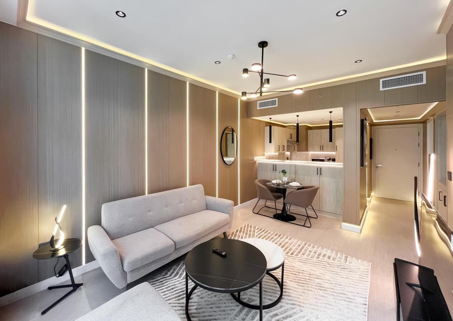 Livbnb-upgraded Urbanchic 1br With Balcony * Dubai
