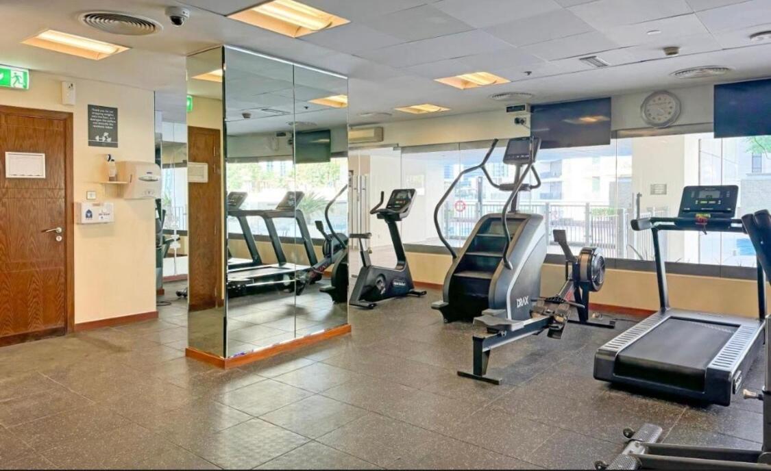 Downtown - Near Burj Khalifa - Free Parking Apartment *
