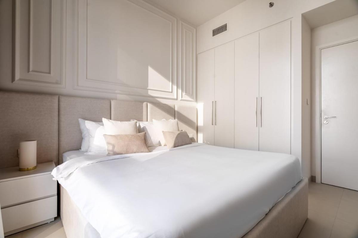 Luxury 4br In Heart Of With Burj View Apartment Dubai