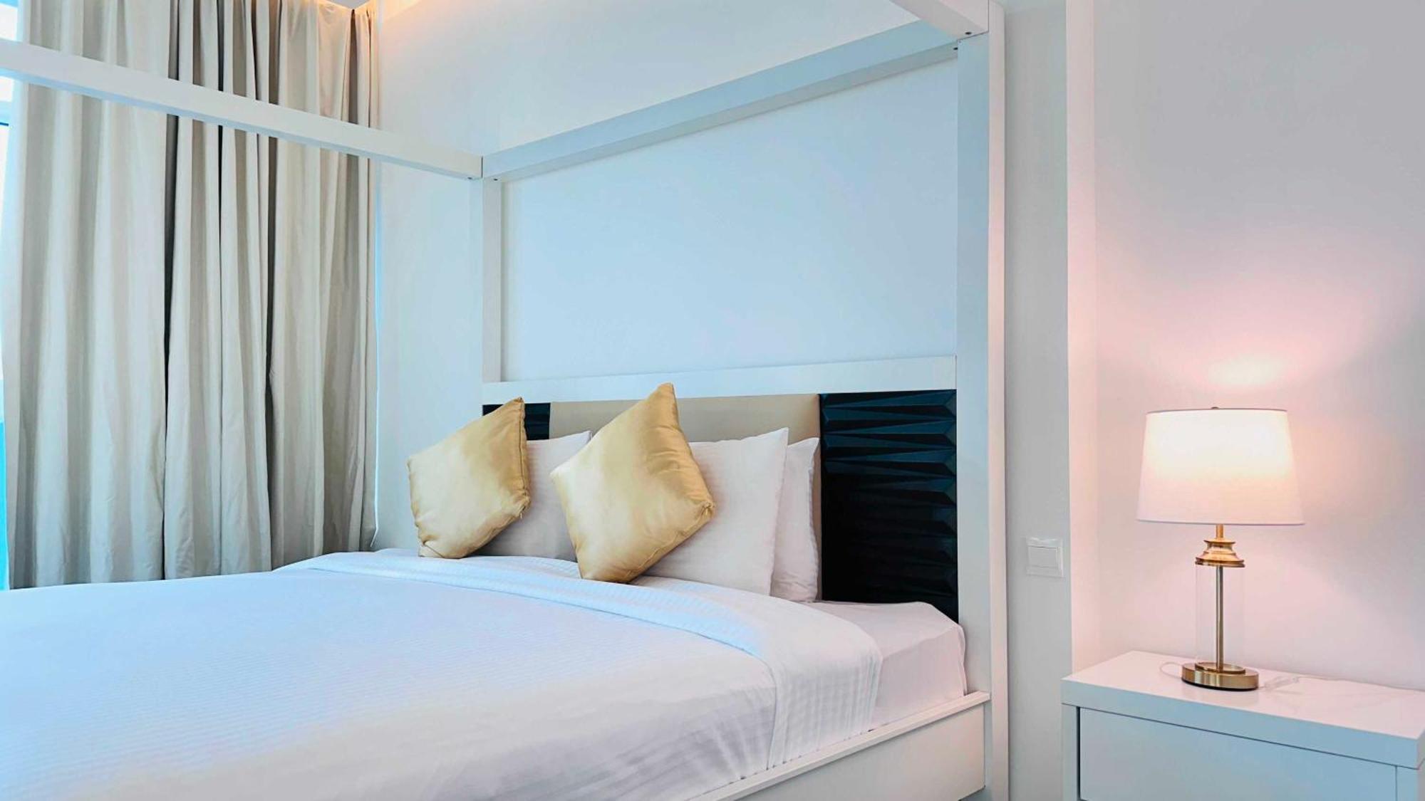 Emirates Grand Apartment *