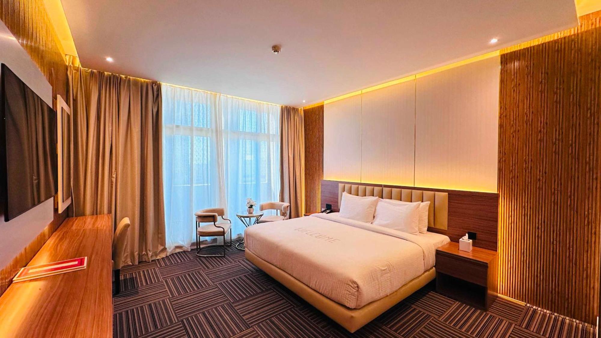 Emirates Grand