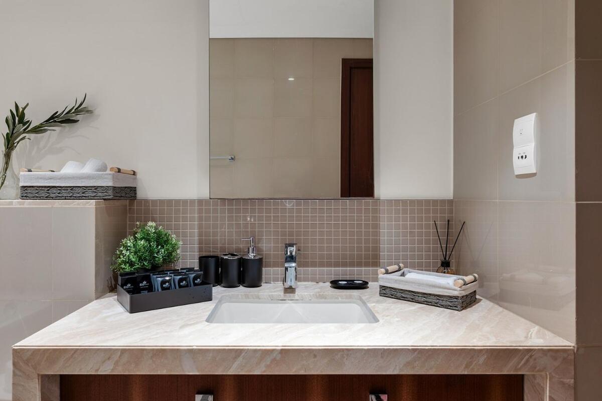 Apartment Trendy 1br Dream With Full Burjviews Above Mall *