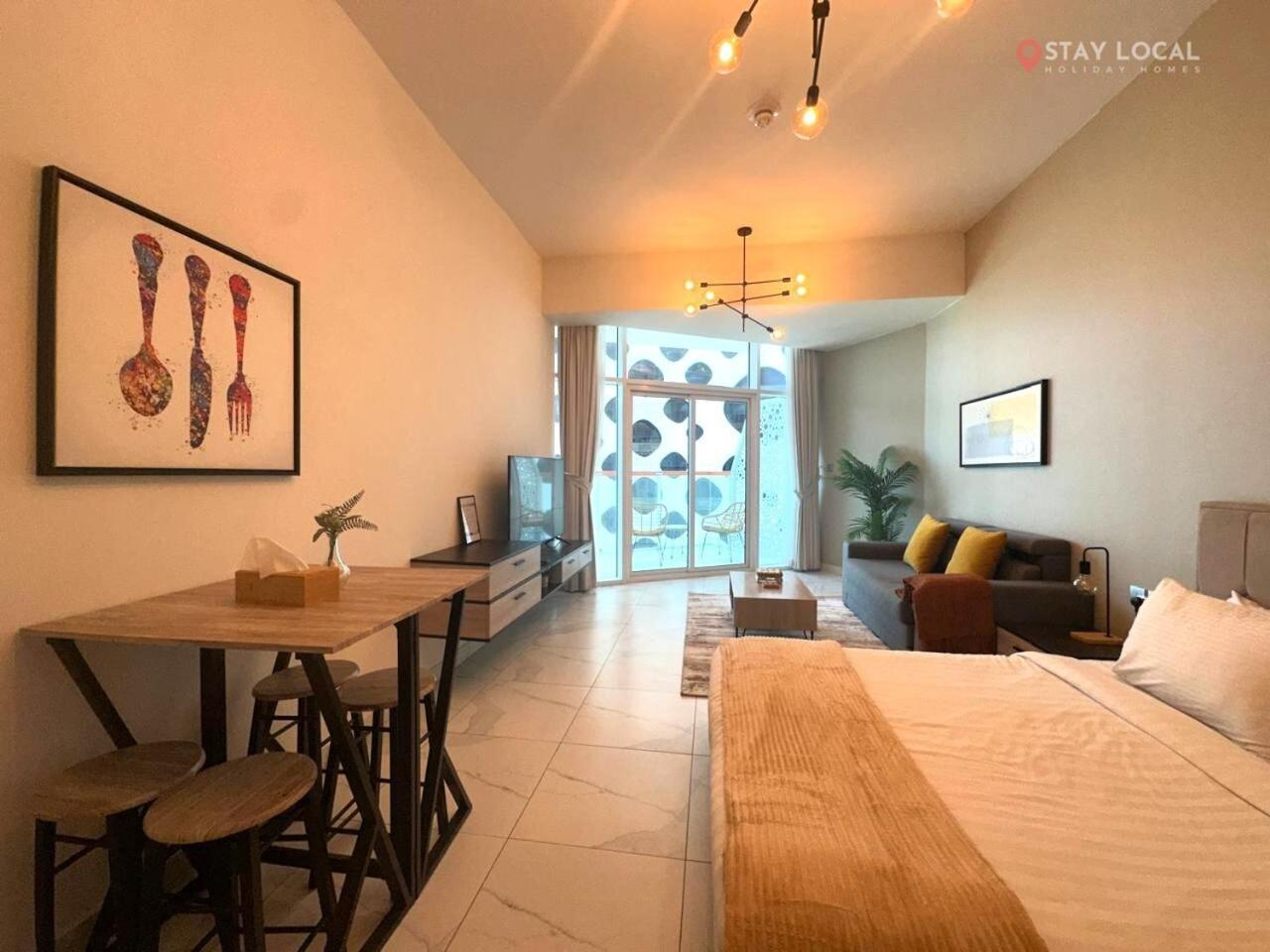 Urban Retreat Cozy Business Bay Canal Burj View Apartment Dubai