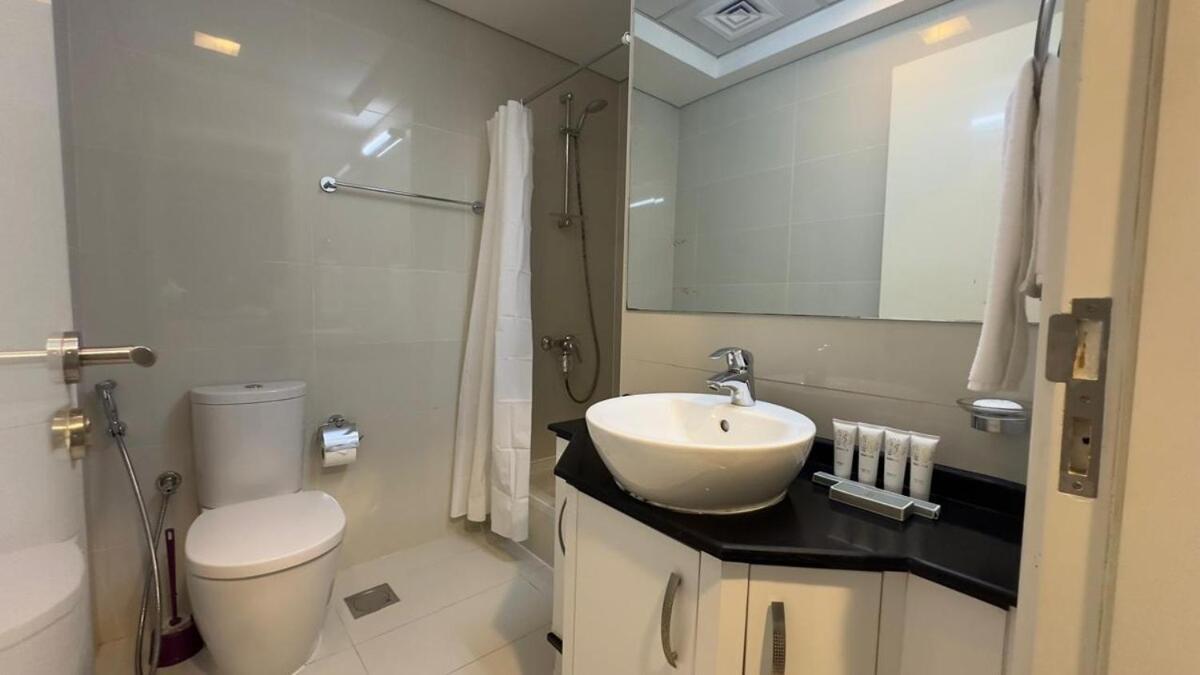 Modern In Damac Park Business Bay Apartment *