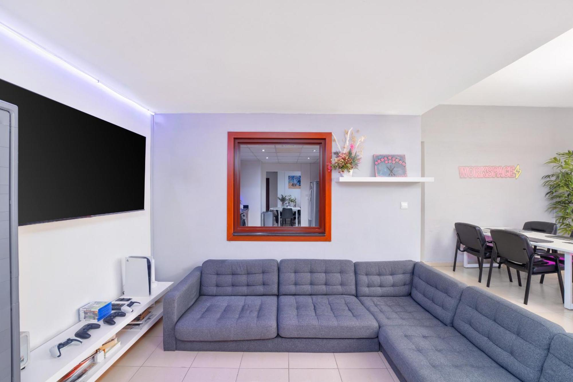 Berloga Capsule Jbr Capsule hotel