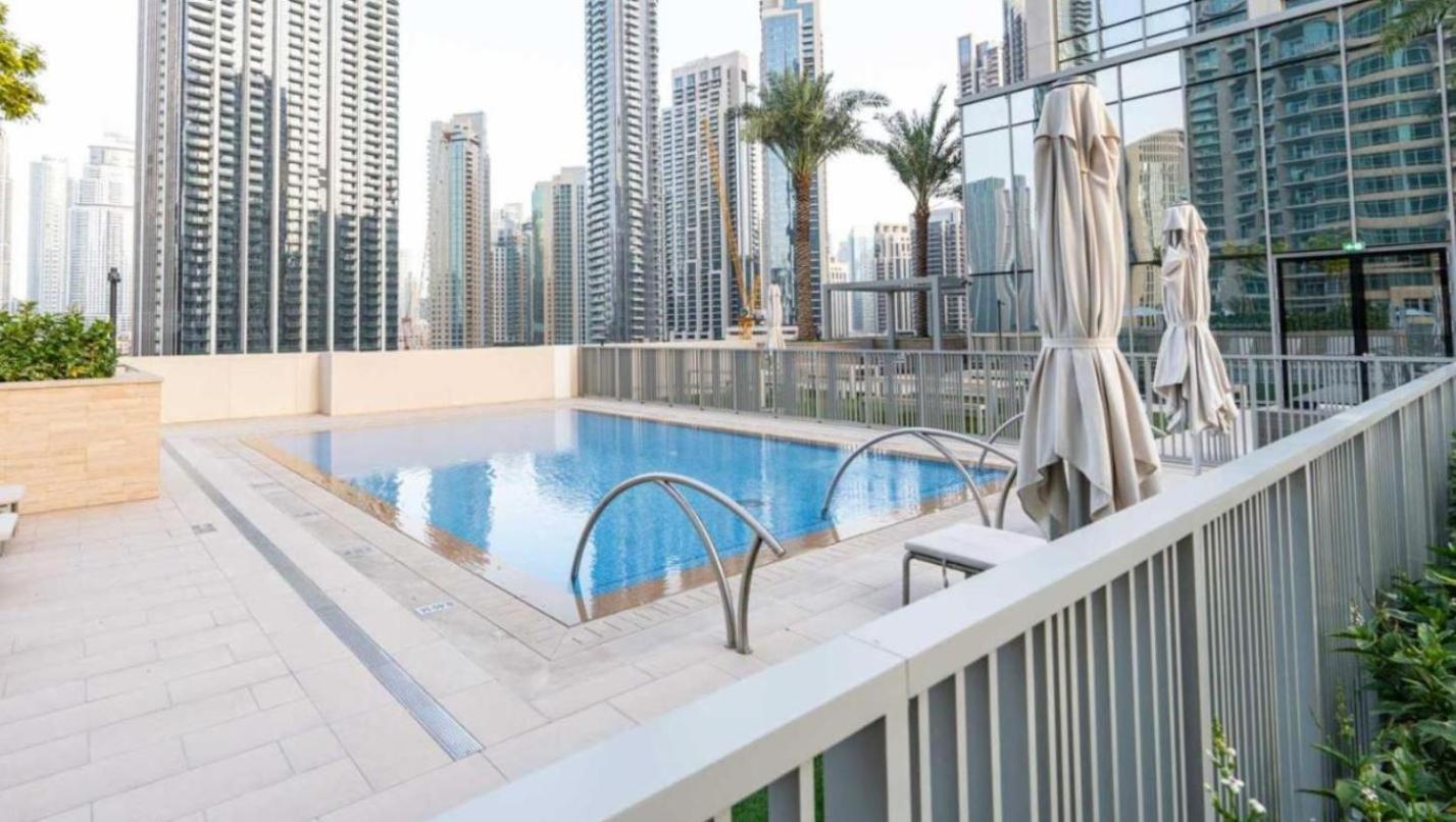 Three Bedroom In Downtown With Burj Khalifa View Apartment