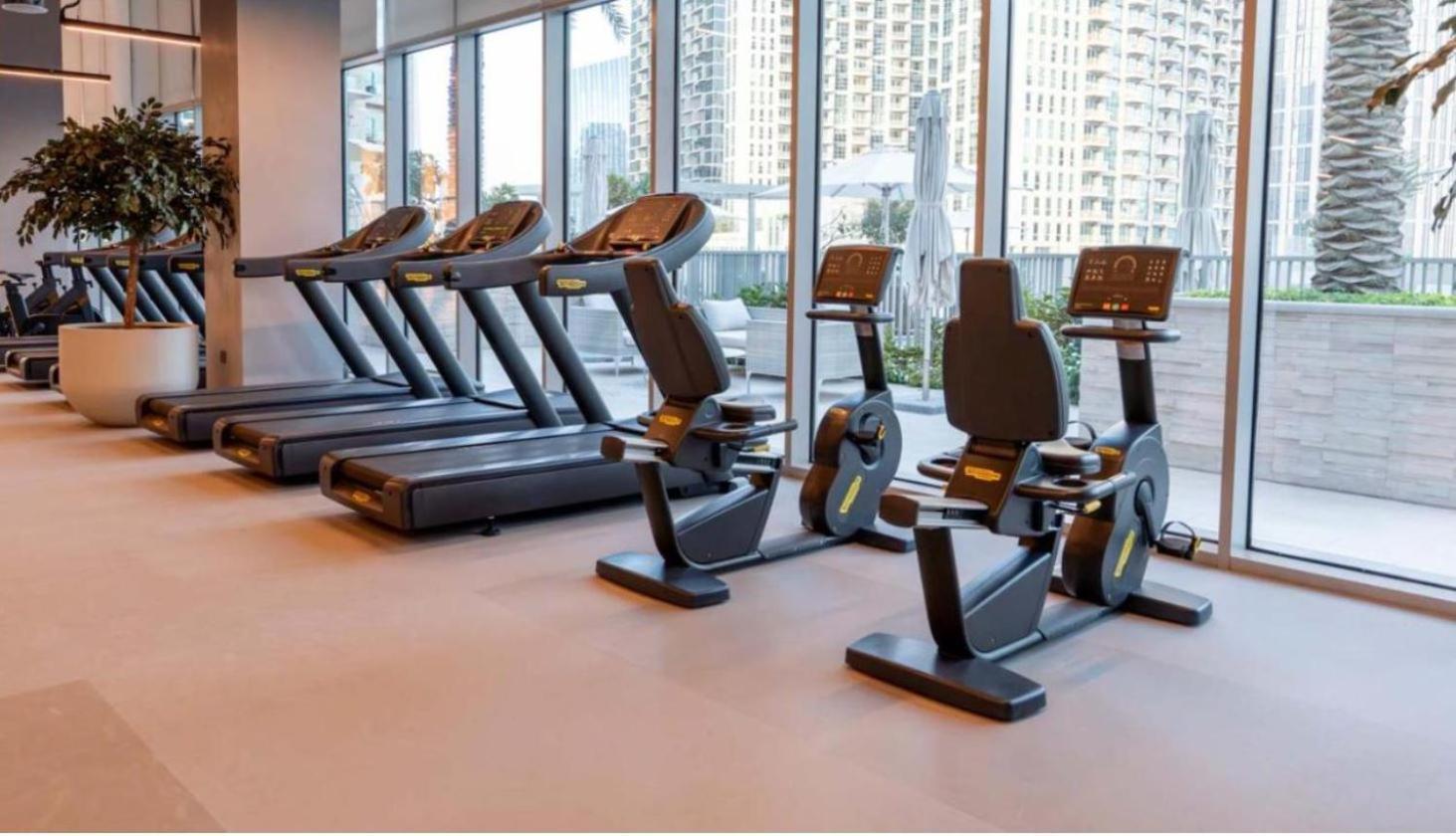 Three Bedroom In Downtown With Burj Khalifa View Apartment