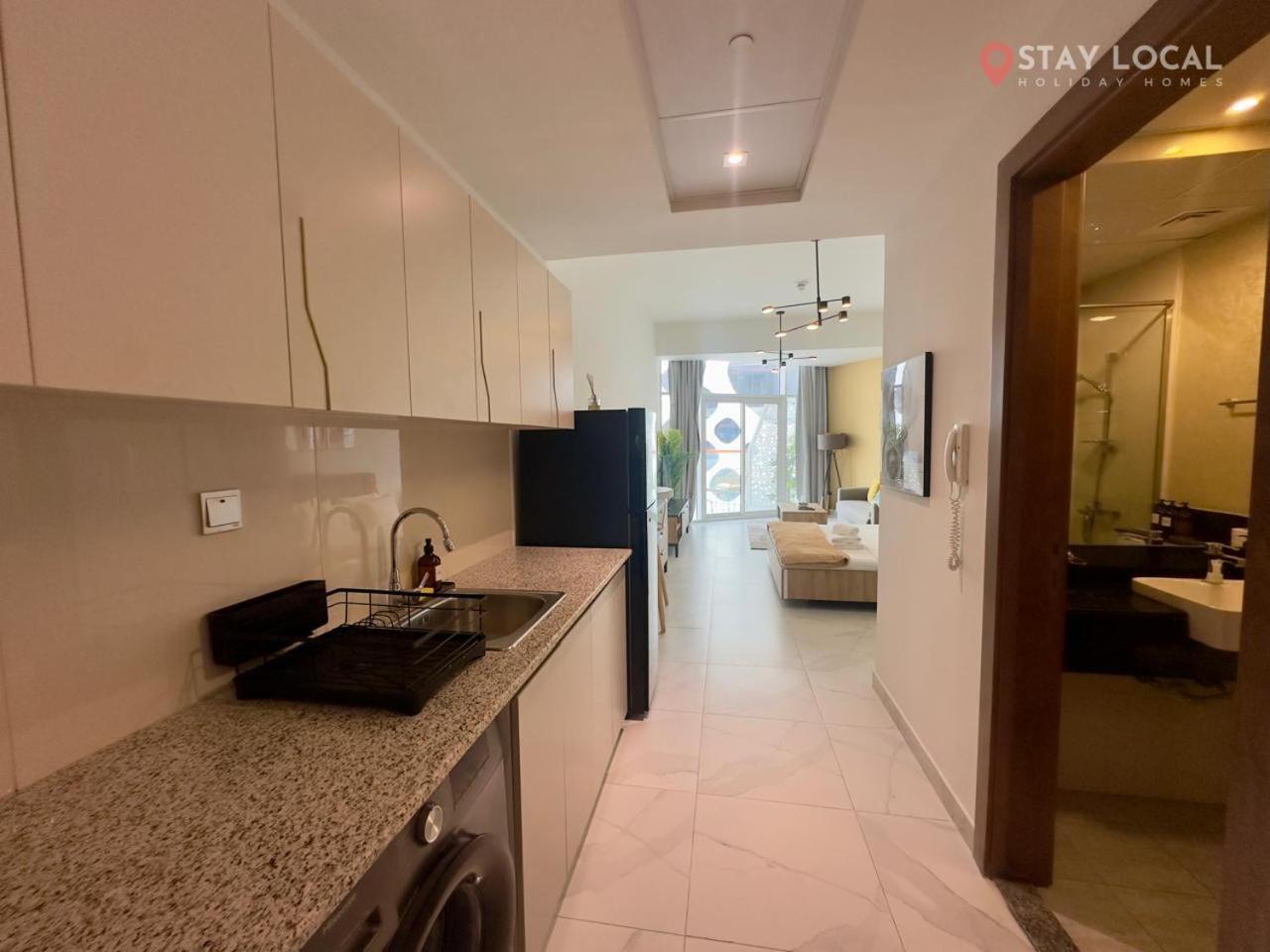 Apartment Iconic Canal & Burj View Central, Scenic Serene Dubai