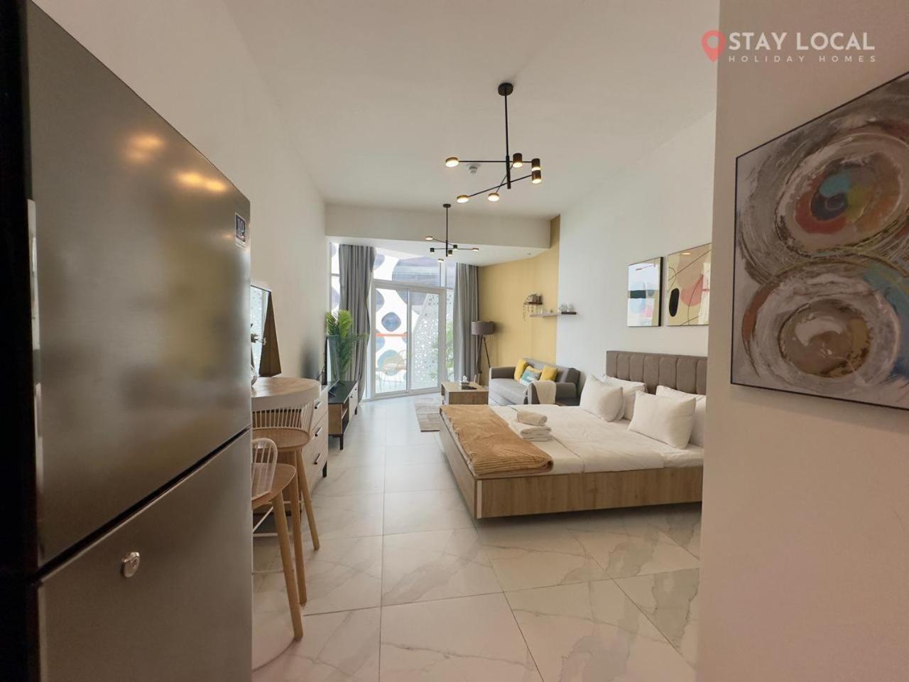 Iconic Canal & Burj View Central, Scenic Serene Apartment Dubai