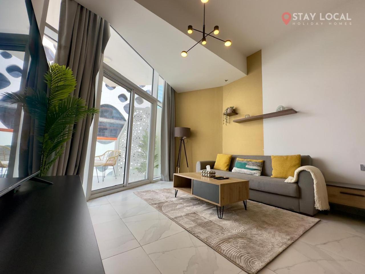 Apartment Iconic Canal & Burj View Central, Scenic Serene Dubai