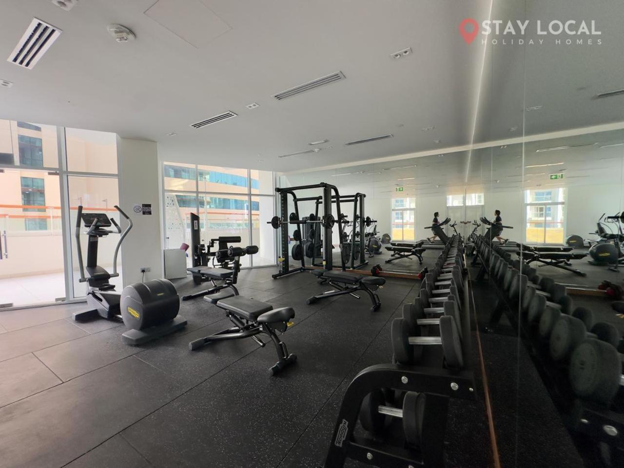 Urban Retreat Cozy Business Bay Canal Burj View Apartment