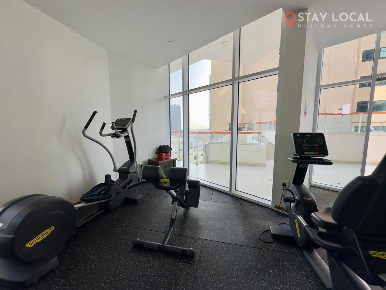 Apartment Urban Retreat Cozy Business Bay Canal Burj View