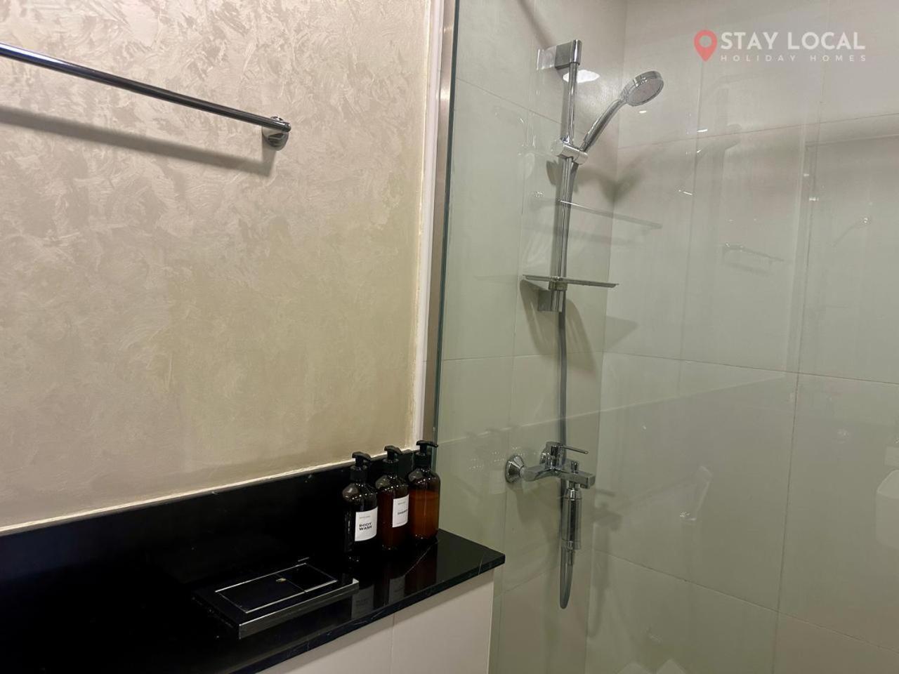 Iconic Canal & Burj View Central, Scenic Serene Apartment *