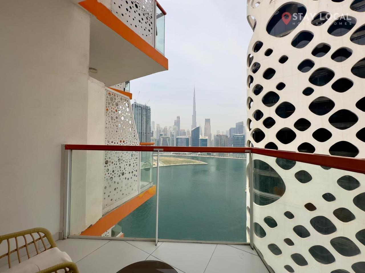 Apartment Iconic Canal & Burj View Central, Scenic Serene *